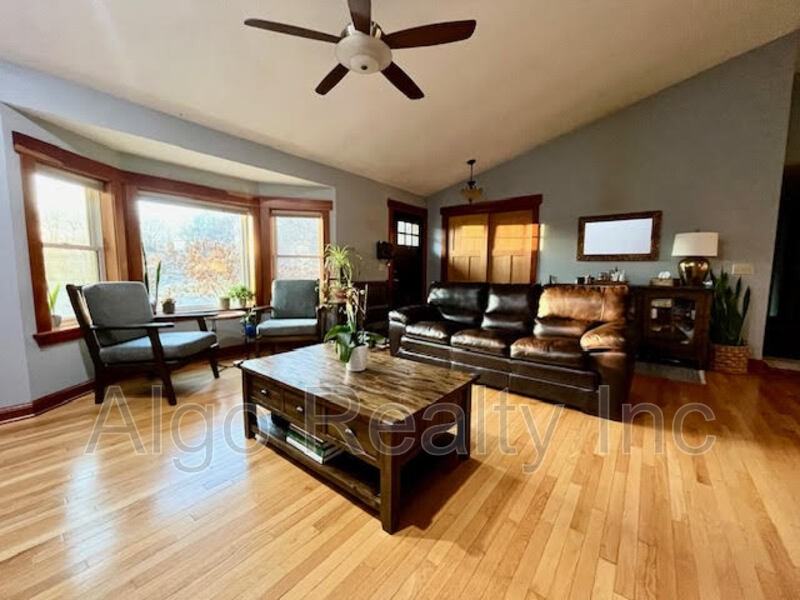 6471 Bay Dr - Photo 4 of 34