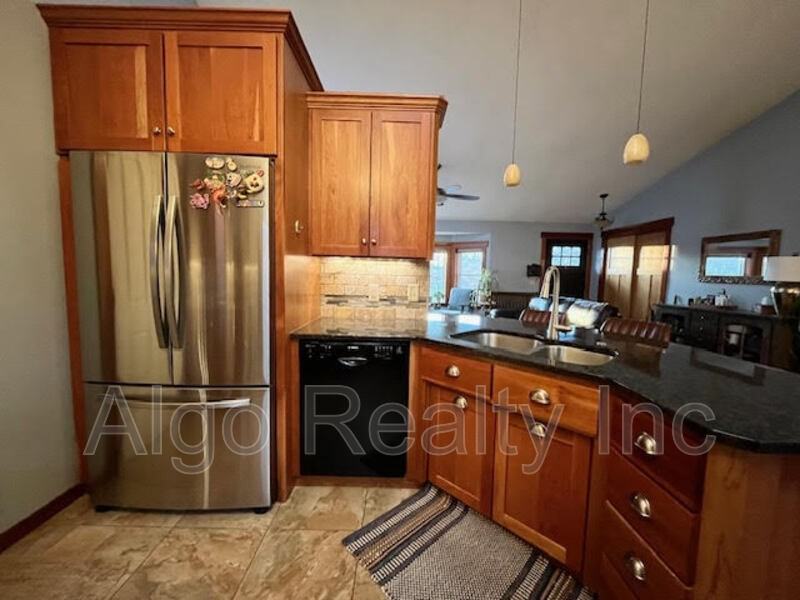 6471 Bay Dr - Photo 6 of 34