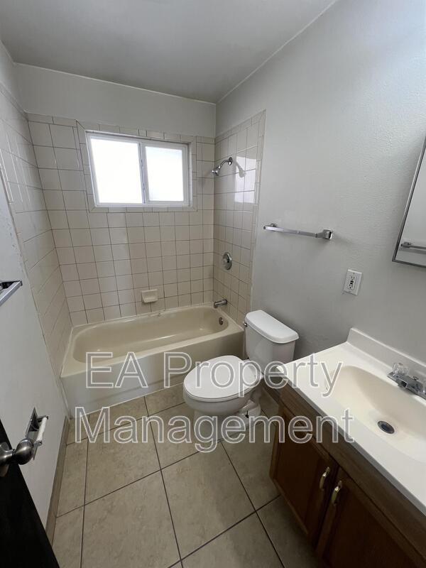 7013 Trumbull Ave Se - Photo 6 of 10