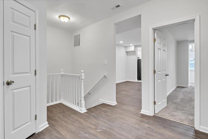 810 Brooks Ln - Photo 3 of 19