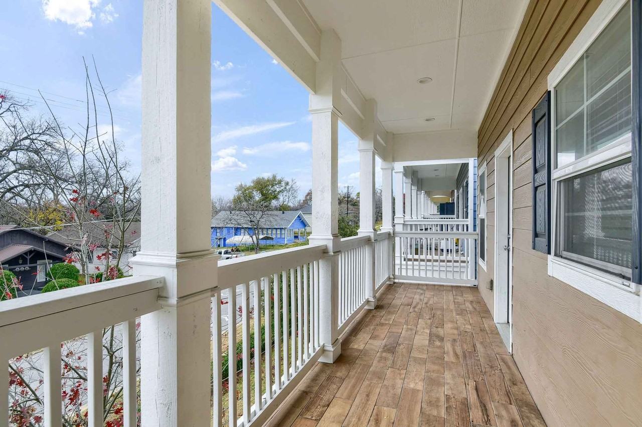 417 North Woods Street - Photo 3 of 41