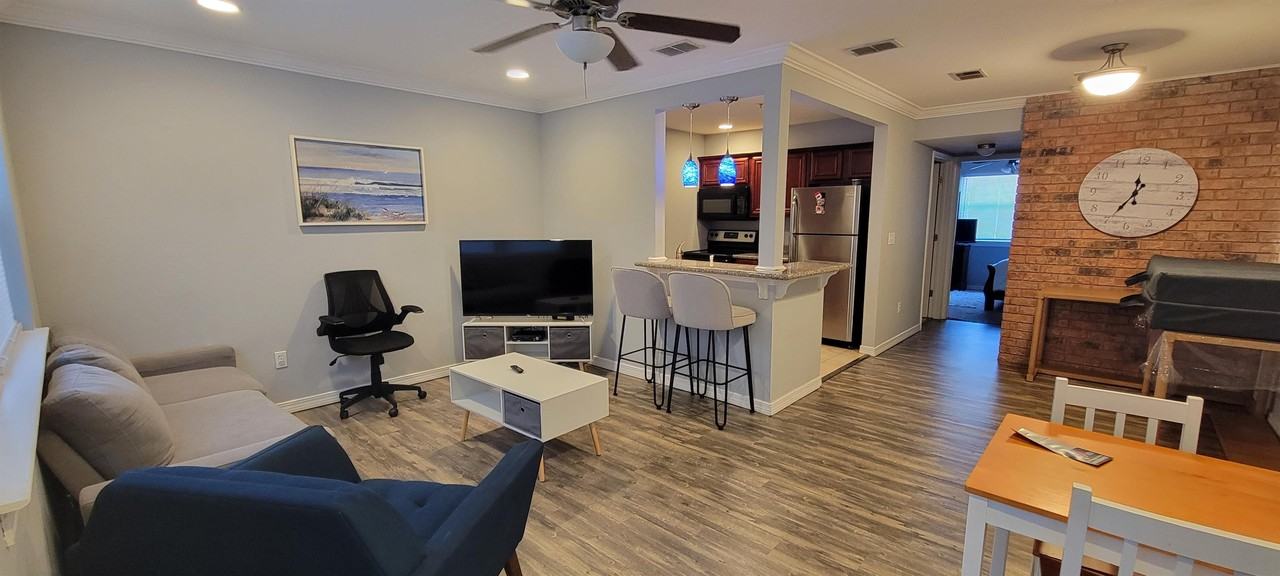 1282 Beach Boulevard - Ginas - Photo 2 of 10