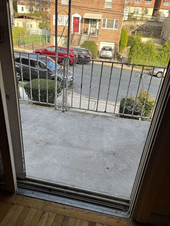 4029 Wilder Avenue - Photo 3 of 8