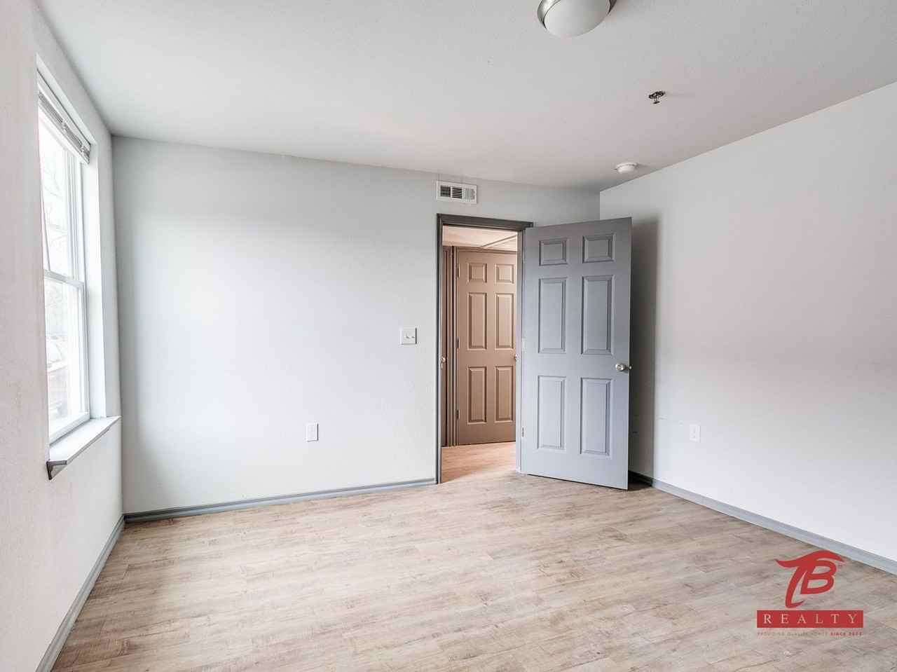 Pennington Place Apartments - Photo 6 of 8