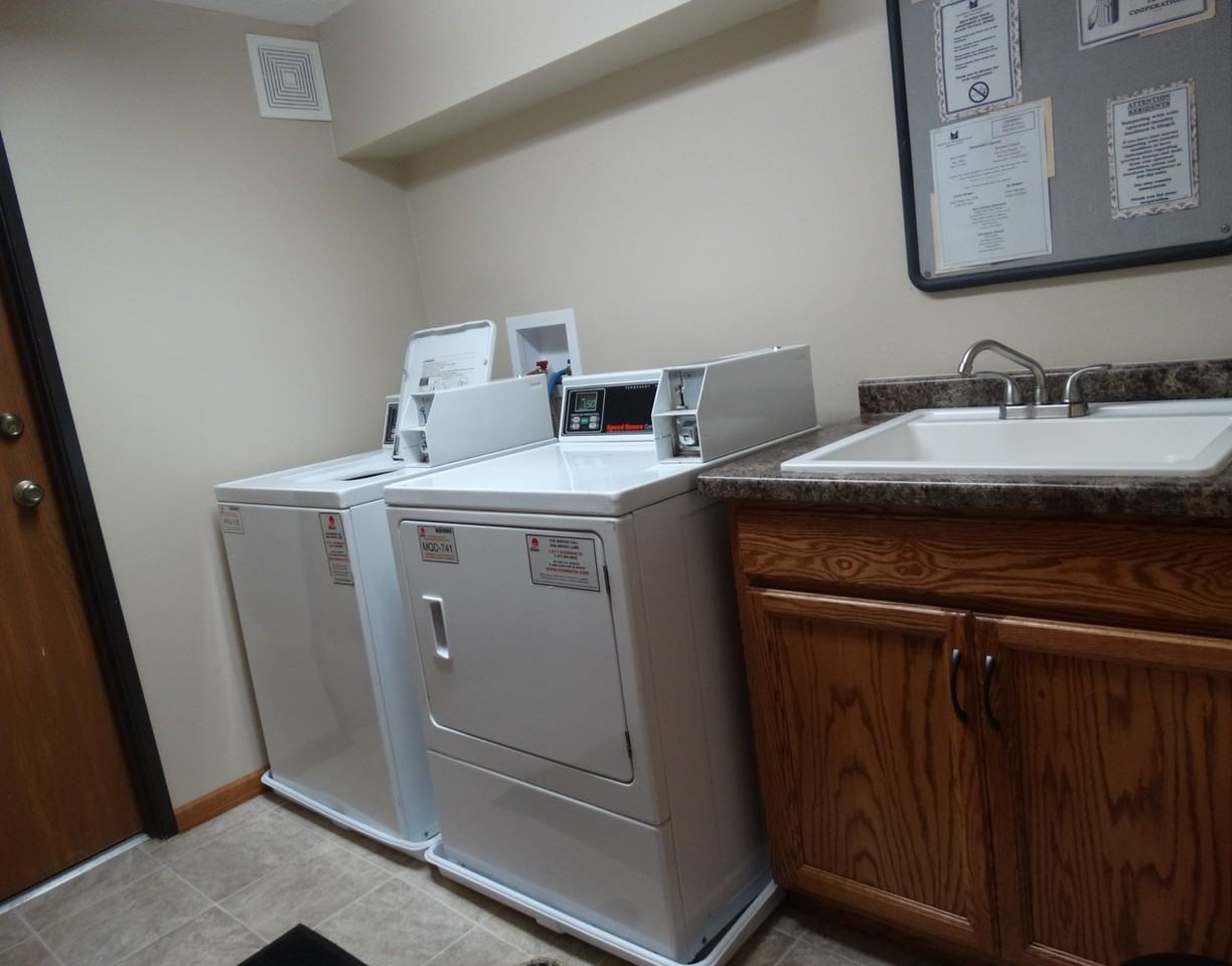 Royal Oaks Apartments - Photo 7 of 16