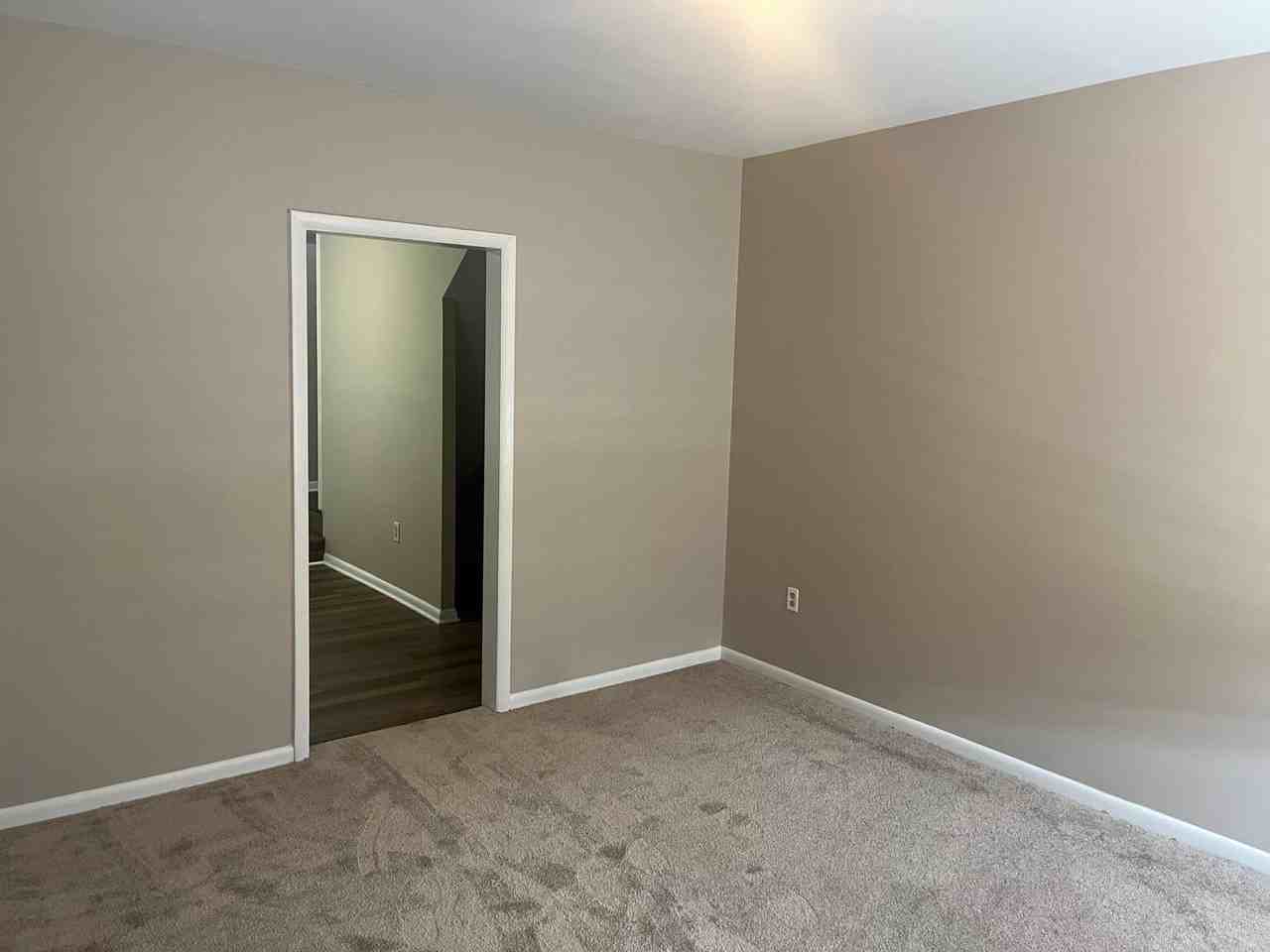 208 1/2-210 N. Jonathan Street - Photo 2 of 15