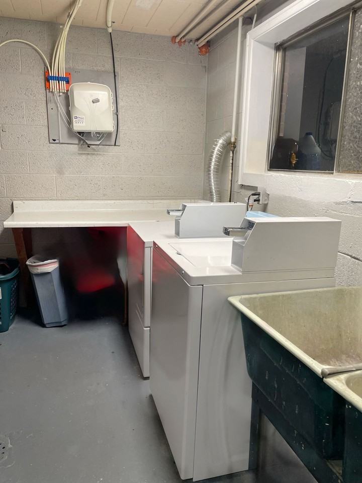 231 Irwin Ave - Photo 3 of 20