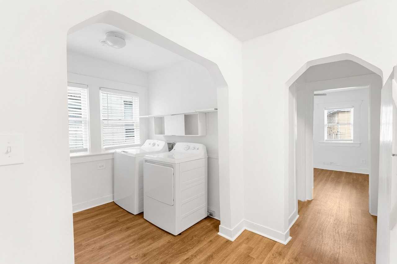 The Ivy - Photo 5 of 18