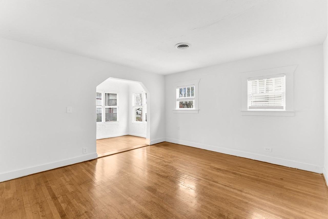 The Ivy - Photo 7 of 18