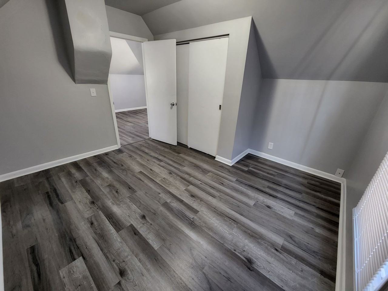 204 N Military Rd - Photo 2 of 9