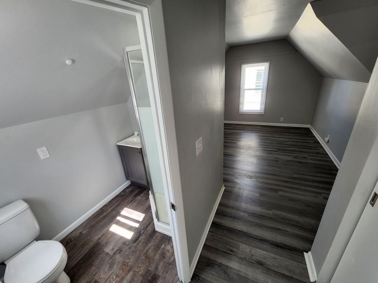 204 N Military Rd - Photo 3 of 9