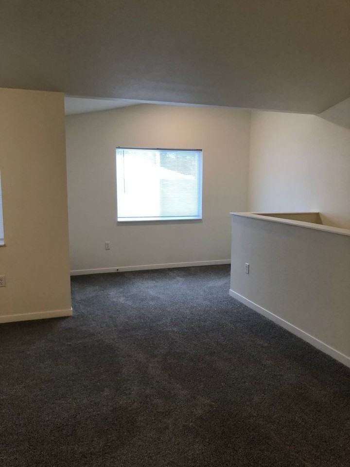 Crooked River Apartments - Photo 2 of 36