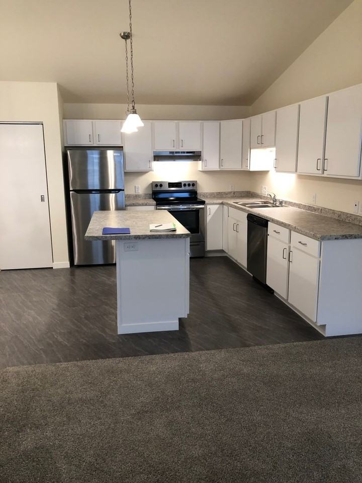 Crooked River Apartments - Photo 5 of 36