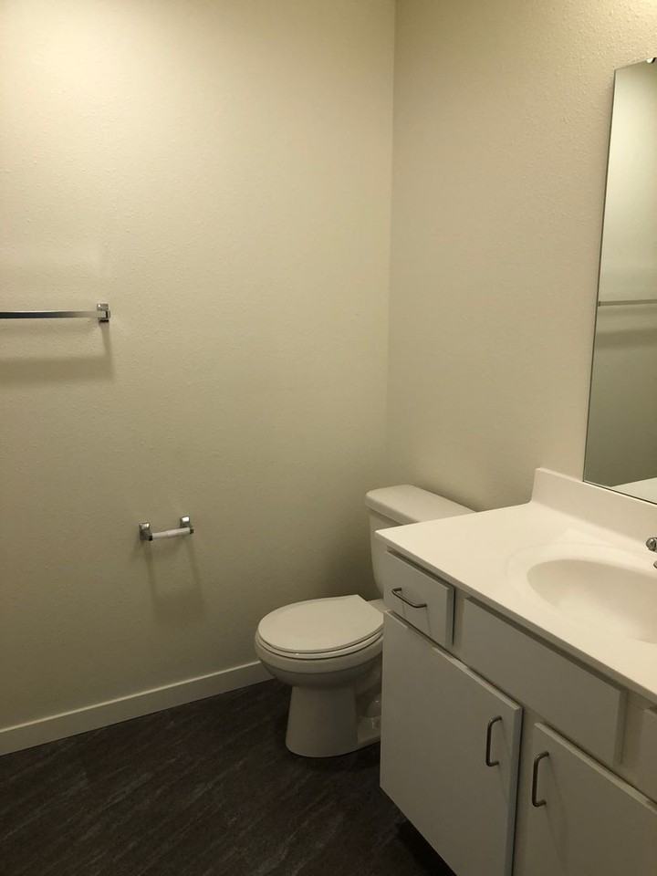 Crooked River Apartments - Photo 7 of 36