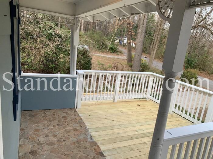 1760 Wenlock Ave Nw - Photo 3 of 21