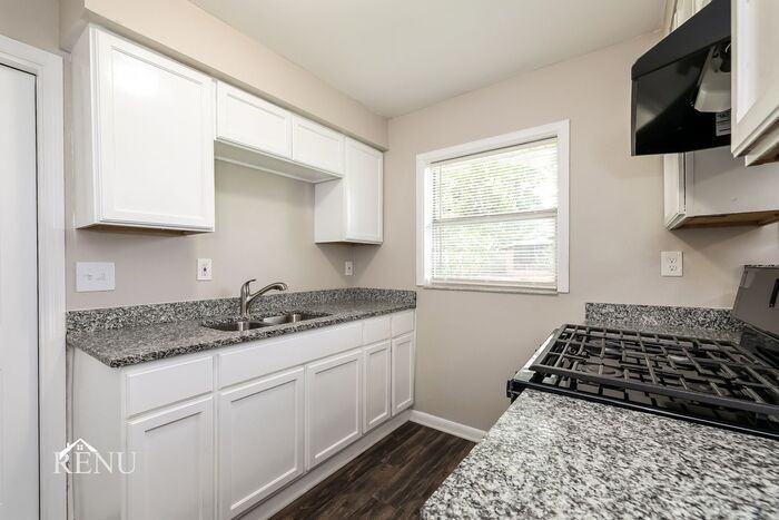 1345 Scott Cir - Photo 2 of 17