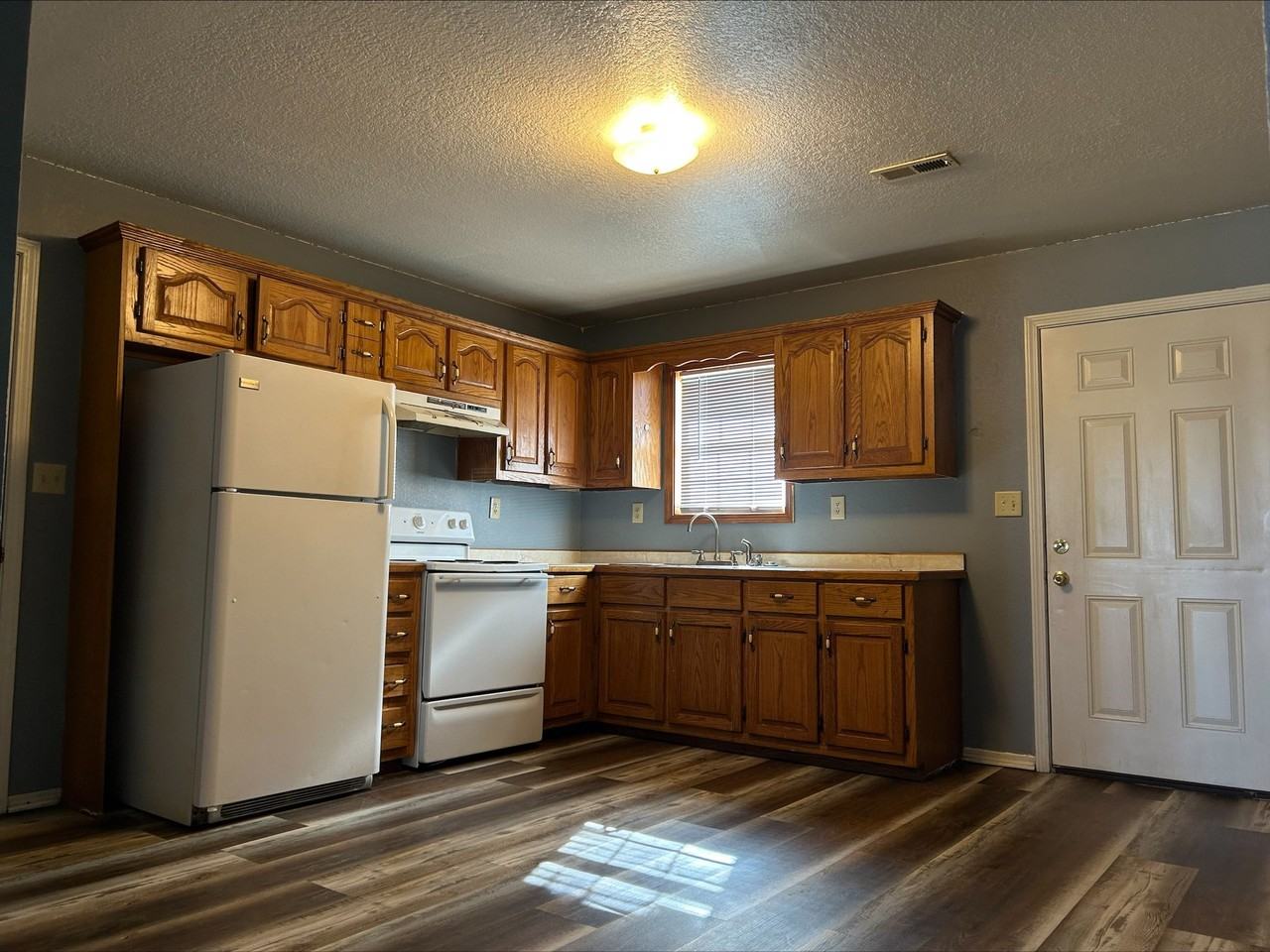 203 E Butler Rd #203 - Photo 2 of 9