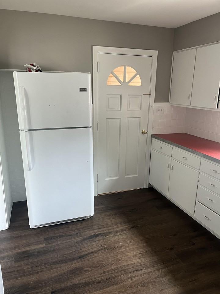 433 Harrison Ave #1 - Photo 3 of 12