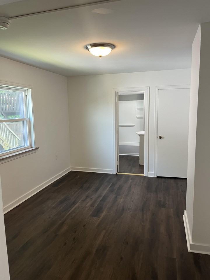433 Harrison Ave #1 - Photo 4 of 12