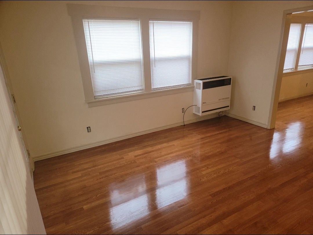 1635 S Burnside Ave - Photo 2 of 11