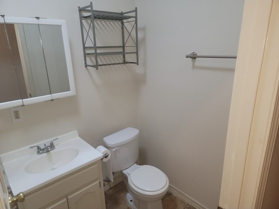 1635 S Burnside Ave - Photo 7 of 11