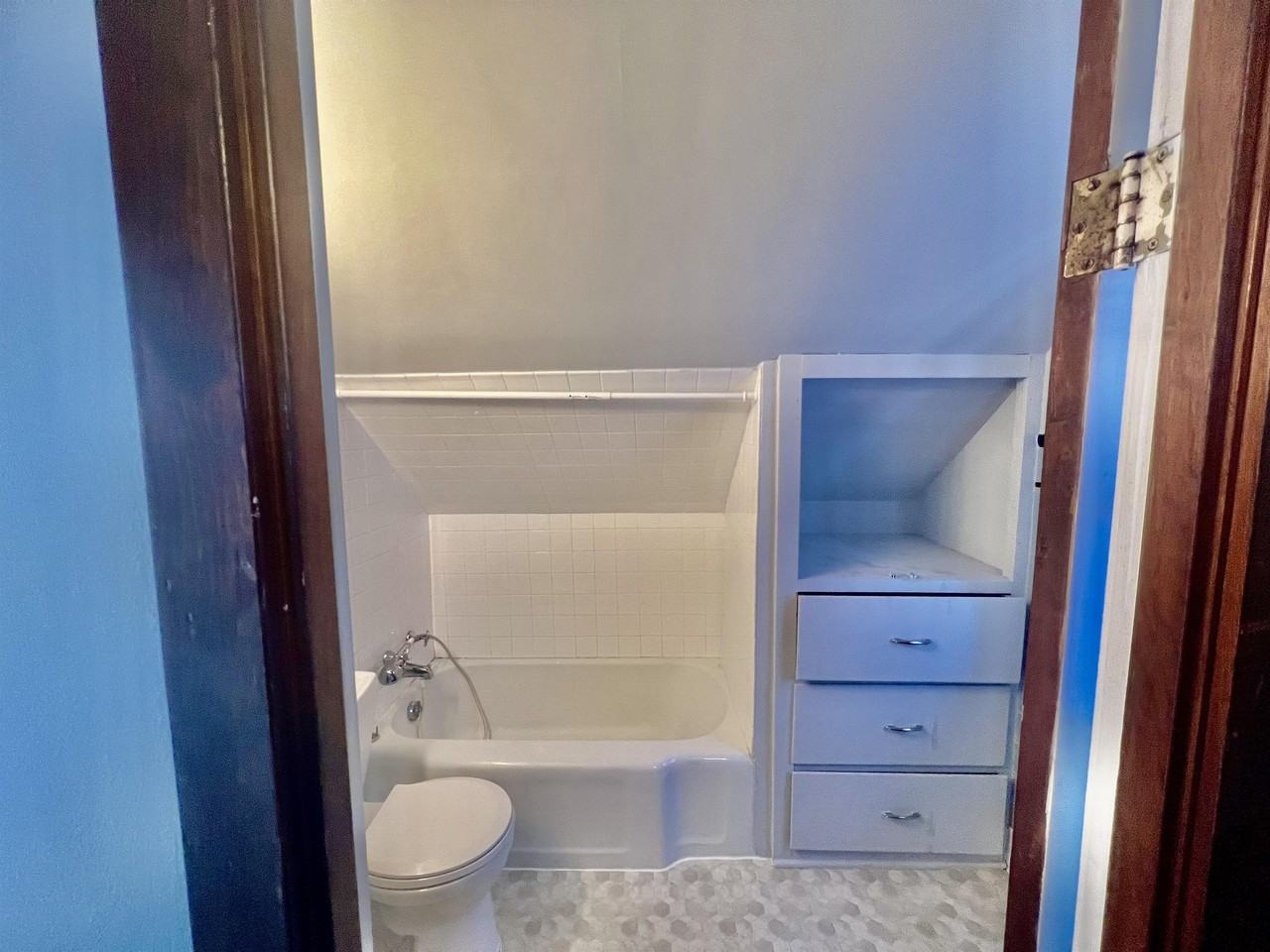 1822 Superior Avenue #1822A - Photo 5 of 10