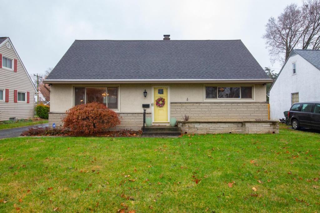 2477 E Livingston Ave - Photo 2 of 47