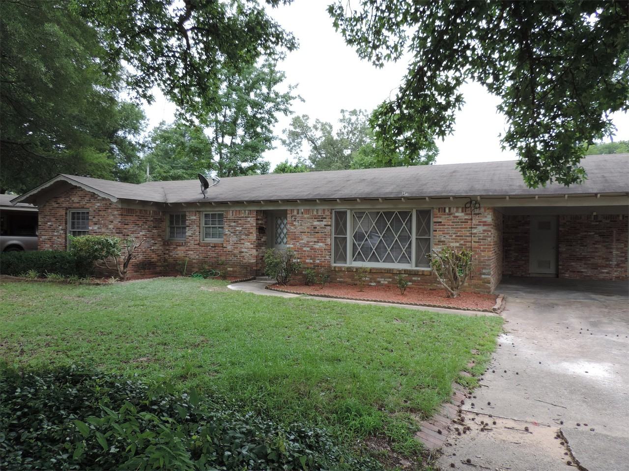 1211 Colorado St - Photo 3 of 23