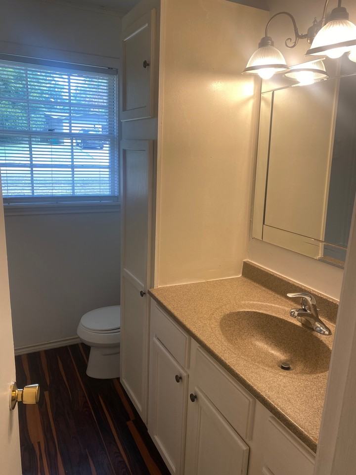 1211 Colorado St - Photo 2 of 23