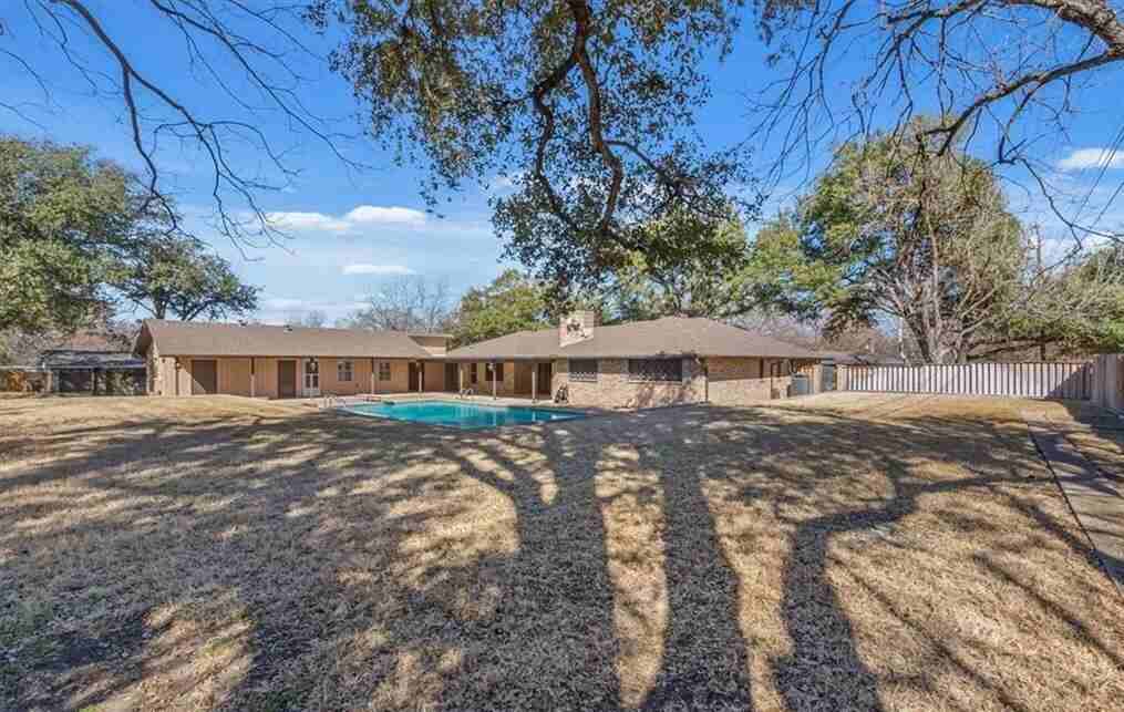2903 Pecan Dr #B - Photo 3 of 10