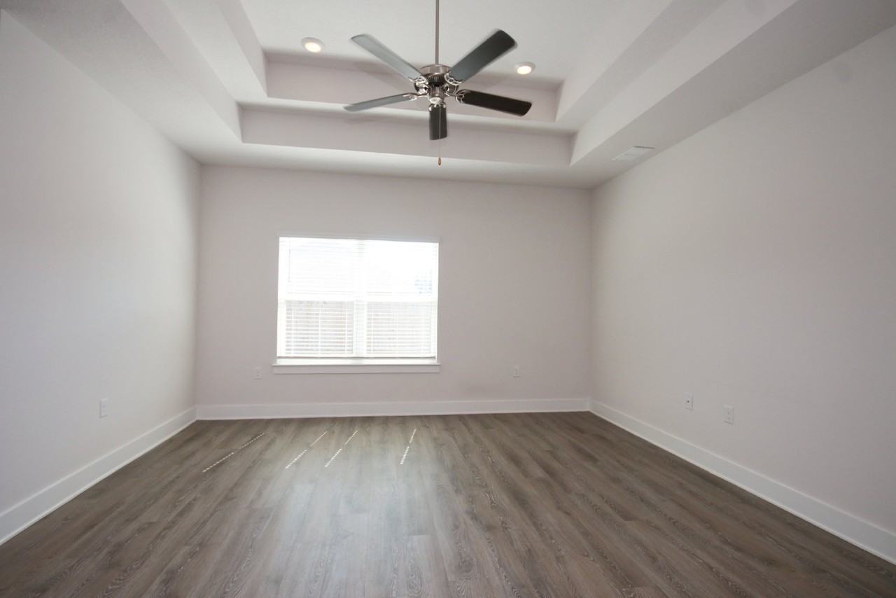 5788 Danbury Blvd - Photo 2 of 32