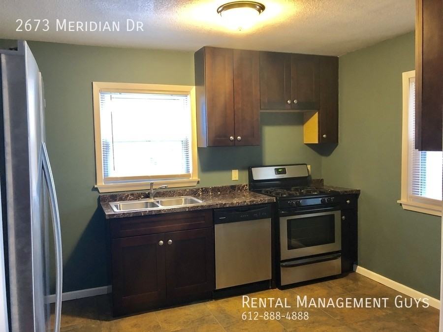 2673 Meridian Dr - Photo 3 of 9