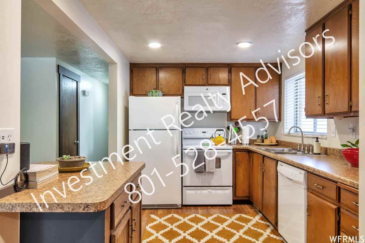 8136 South Cottonwood Hills Circle #16A - Photo 4 of 12