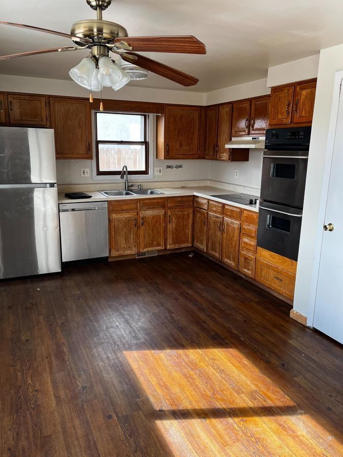 3748 Boxelder Ct - Photo 3 of 28