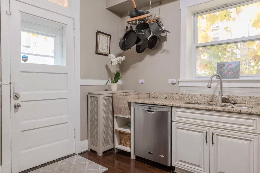 7626 N Greenview Ave #1 - Photo 3 of 22