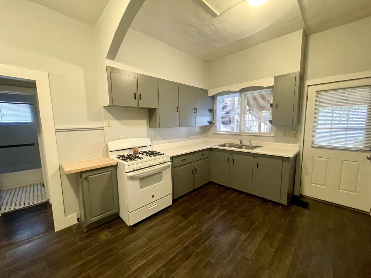 58 E Court St #2 - Photo 3 of 9