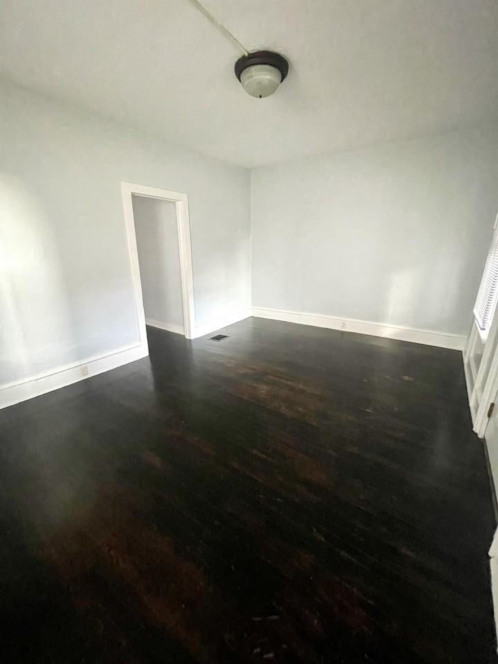 58 E Court St #2 - Photo 5 of 9