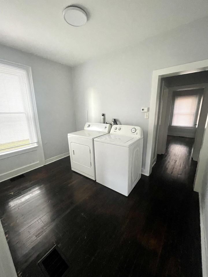 58 E Court St #2 - Photo 6 of 9