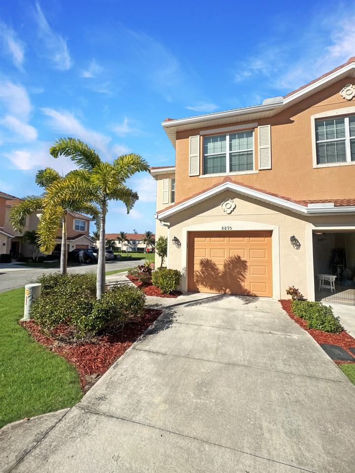 8895 Via Isola Ct #1