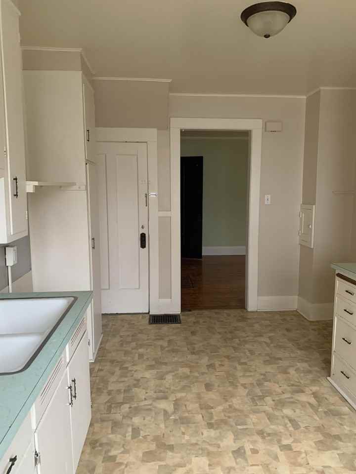 221 E Pleasant St - Photo 2 of 21