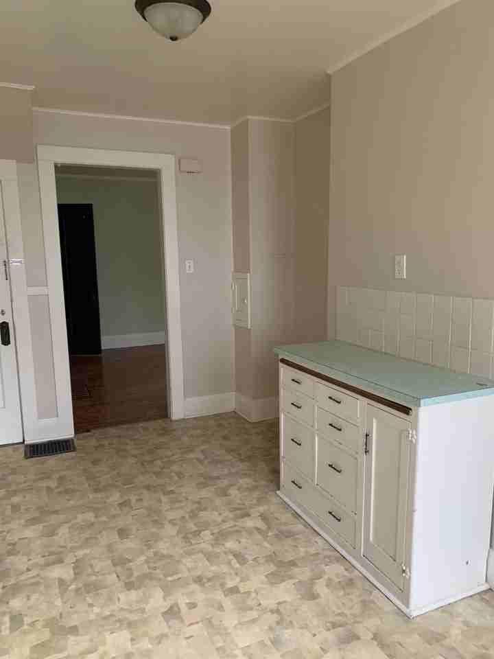 221 E Pleasant St - Photo 3 of 21