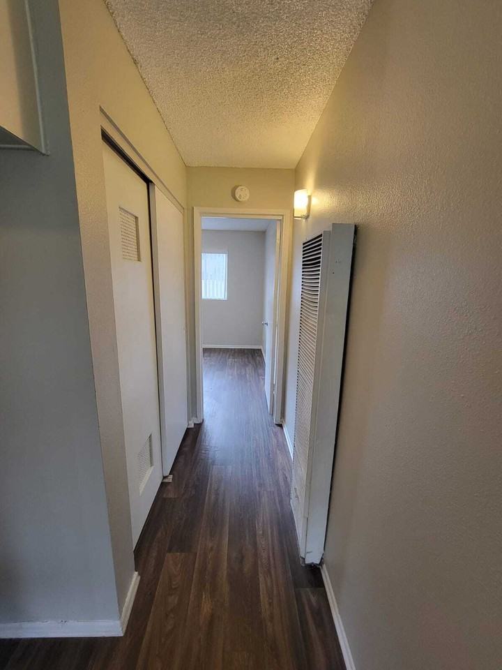 3943 N H Street - Photo 6 of 42