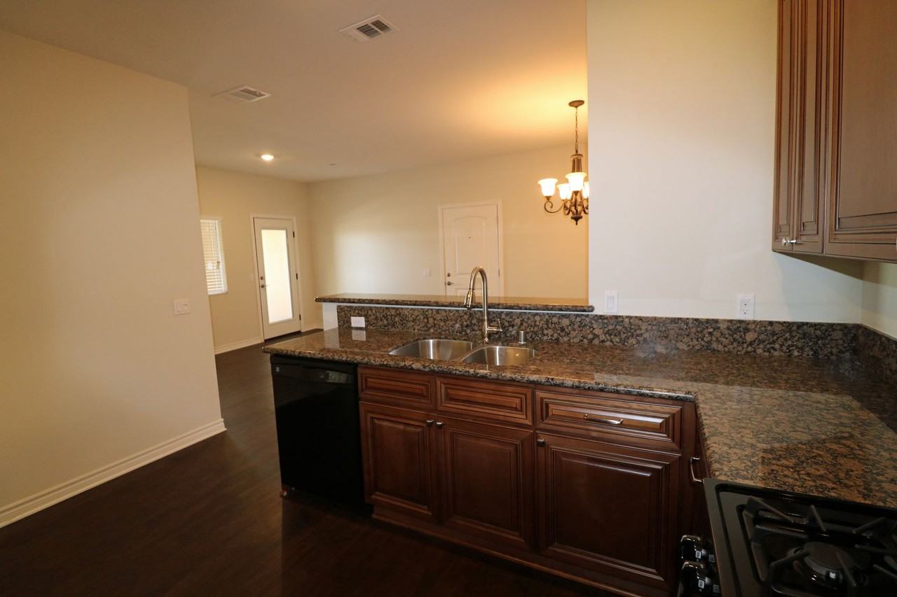 Santa Barbara Luxury Apartment Homes - Photo 3 of 50