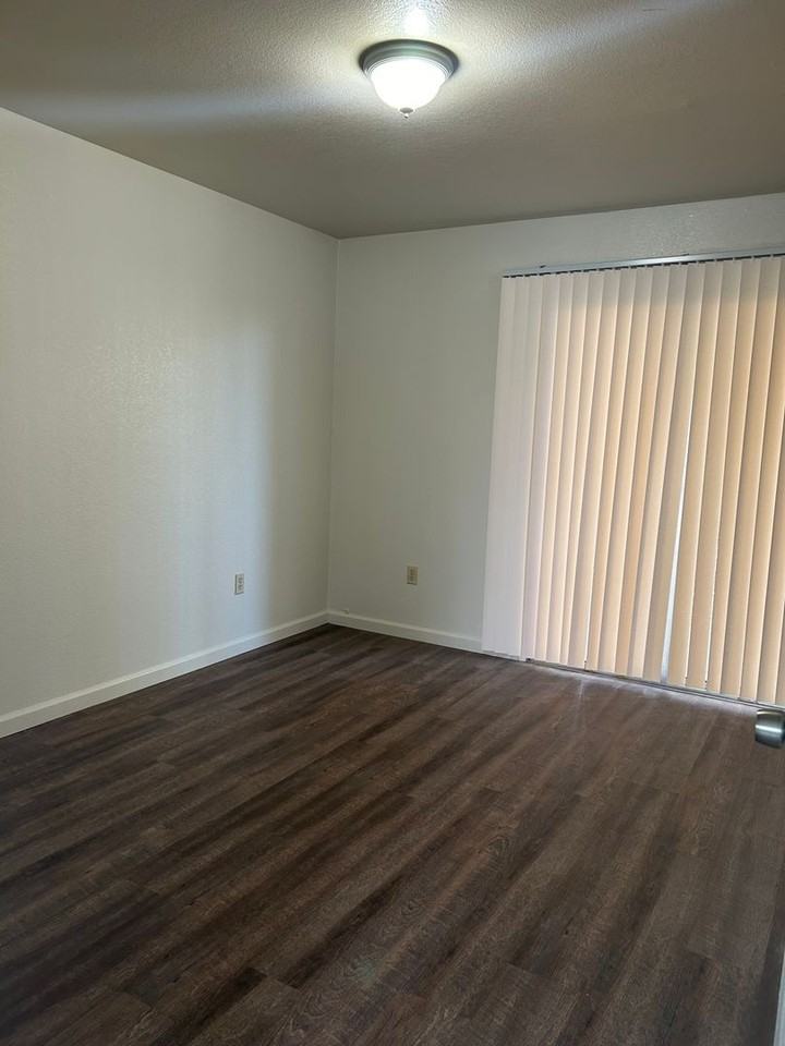 WIllo Heights Apartments - Photo 5 of 11