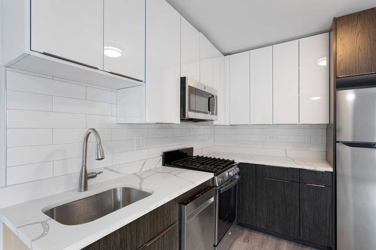 5858 N Sheridan Rd - Photo 3 of 30