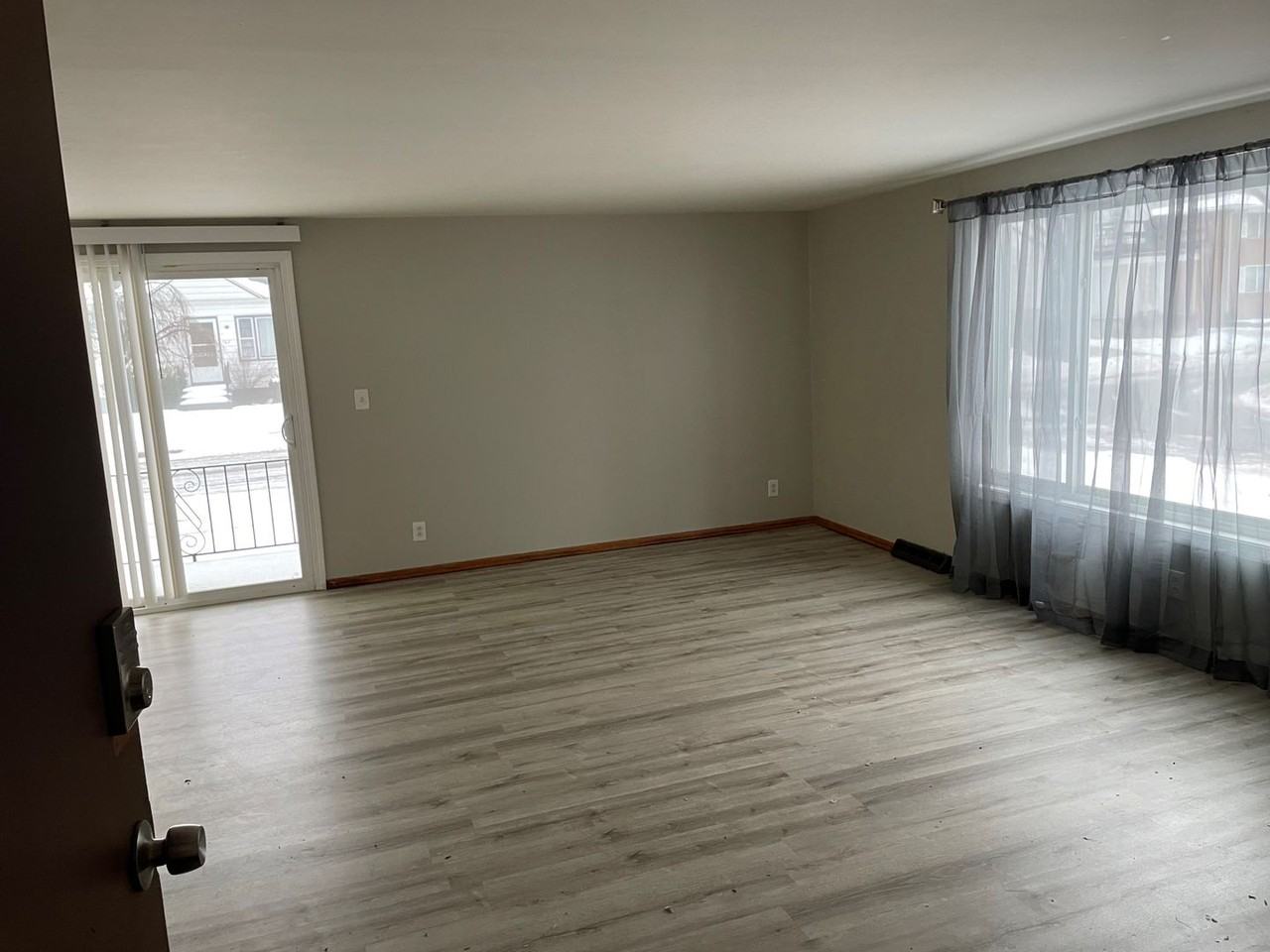 Angle-Tyler Apartments - Photo 2 of 10