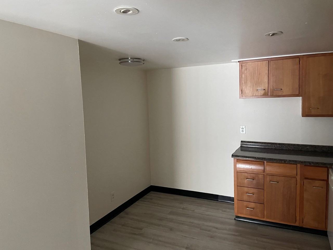 Angle-Tyler Apartments - Photo 5 of 10