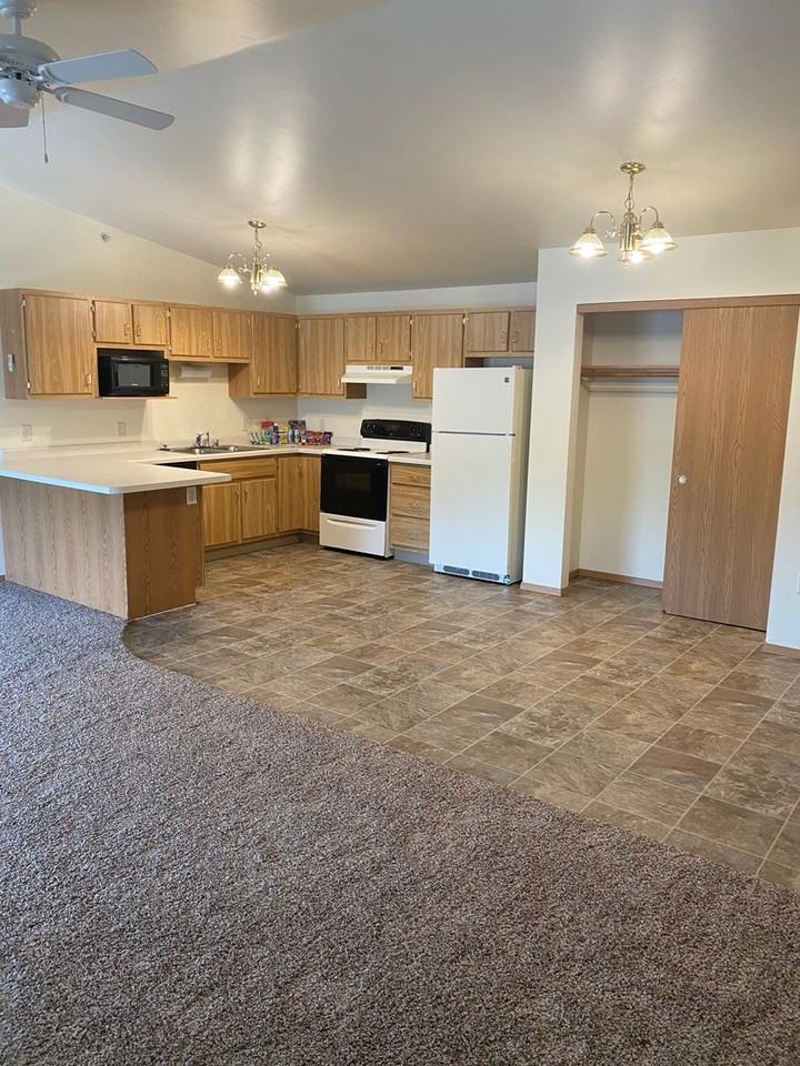 Schindler - Photo 3 of 26