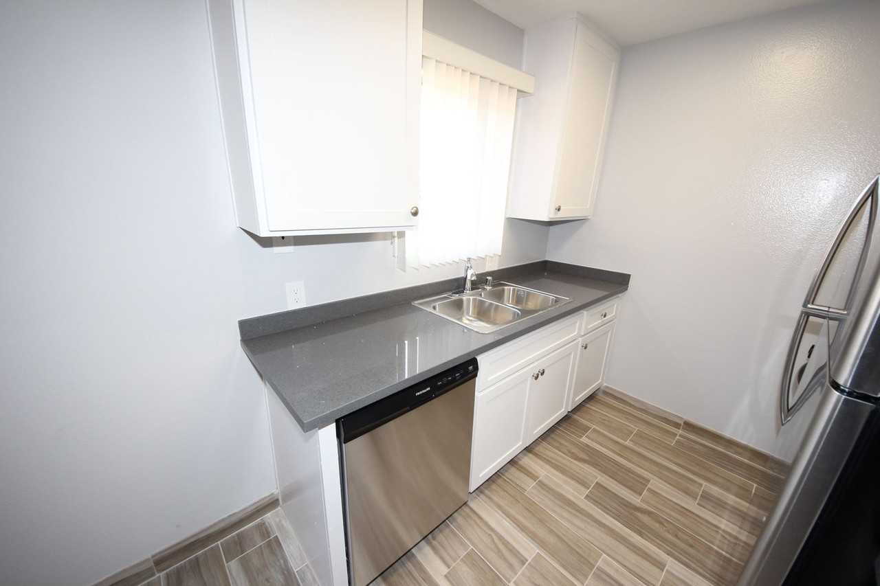 Venice at Lincoln, LLC - Photo 4 of 21