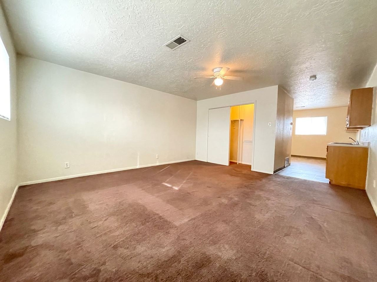 Executive East Apartments - Photo 4 of 9